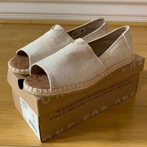 Toms Alpargata Open Toe Espadrilles Size 6.5 New